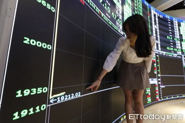 ▲▼台股暴跌。（圖／記者湯興漢攝攝）