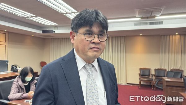 ▲▼鐵道局長楊正君表示，台鐵資產活化後，30年可望達到逾1700億元收益。（圖／記者周湘芸攝）