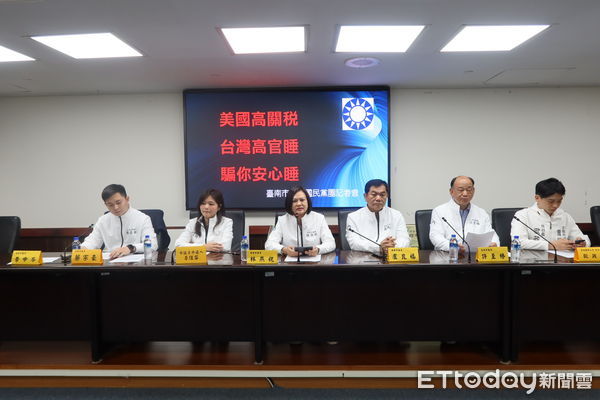 ▲台南市議會國民黨團指出，賴清德賣台掏空台灣，年輕人都在流淚了，黨團要求賴政府立即針對受高關稅產業，進行減稅和補助，稅制調整和產業轉型刻不容緩。（圖／記者林東良翻攝，下同）