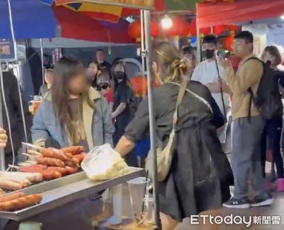 ▲昨夜西螺延平路攤商區發商打架糾紛。（圖／記者游瓊華翻攝）