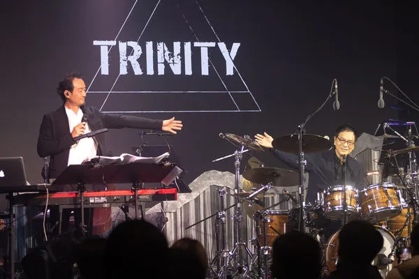 ▲▼ 黃瑞豐鍾興民演出後彼此感謝對方。（圖／麥丁文化提供）