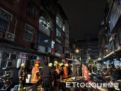 中和公寓頂加凌晨惡火　男子無生命跡象