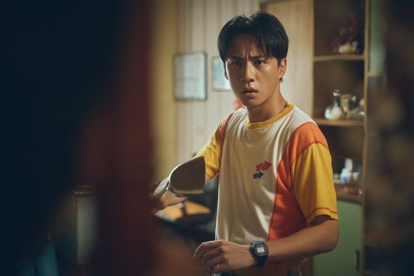 ▲李程彬在《成功路上》穿越回去拯救家庭。（圖／華視、公視台語台提供）