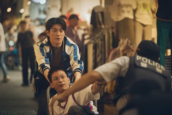 ▲李程彬在《成功路上》穿越回去拯救家庭。（圖／華視、公視台語台提供）