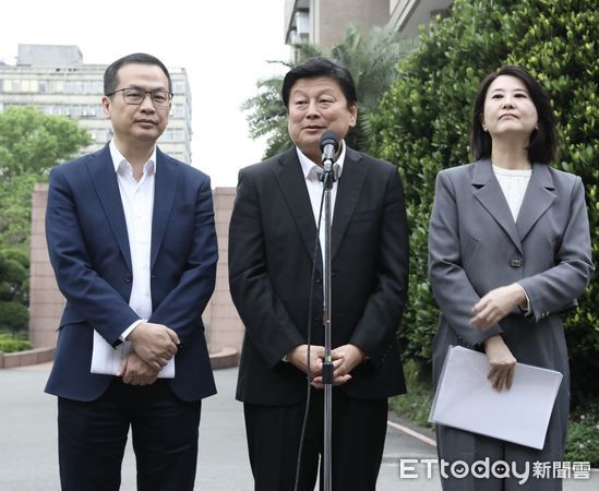 ▲▼會後聯訪 傅崐萁 行政院長卓榮泰 藍白黨團三長 會商國政。（圖／記者屠惠剛攝）