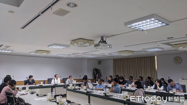 ▲因應美國課台灣32％關稅，農業部將投入180億給予農民支持，也將持續開拓新興高端市場等，台南市長黃偉哲將動用第二預備金，協助受衝擊的農漁民及相關業者開拓市場。（圖／記者林東良翻攝，下同）