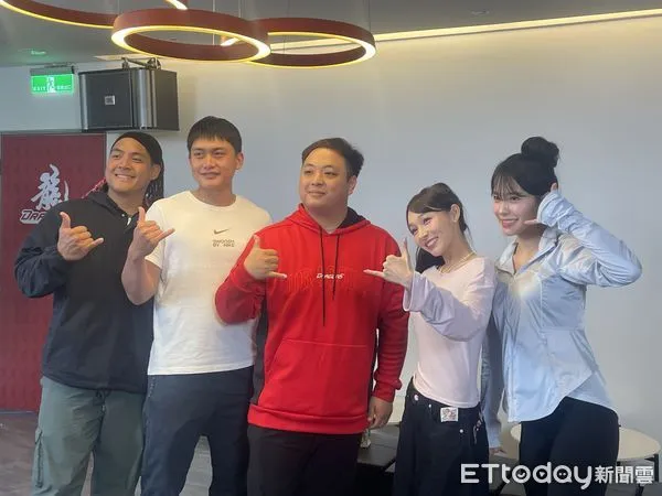 ▲吉力吉撈、劉基鴻、李多慧、林襄直播節目與球迷親切互動。（圖／記者楊舒帆攝）