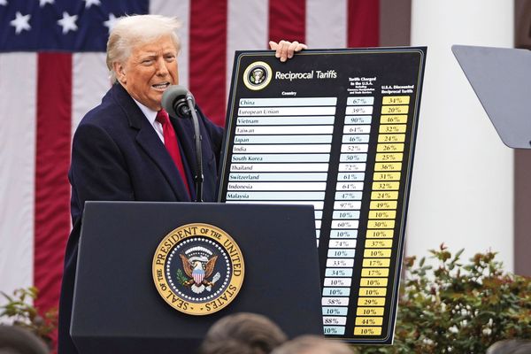 美國總統川普宣布實施對等關稅，震撼全球。（達志影像）