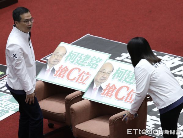 ▲▼立法院院會 朝野海報戰 互噴口水。（圖／記者屠惠剛攝）