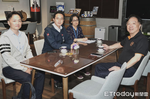 ▲科技產業園區電電公會理事長鄭再興建議業者建立自有品牌，開發利基市場來找尋新的出路，化危機為轉機。（圖／記者許宥孺翻攝）