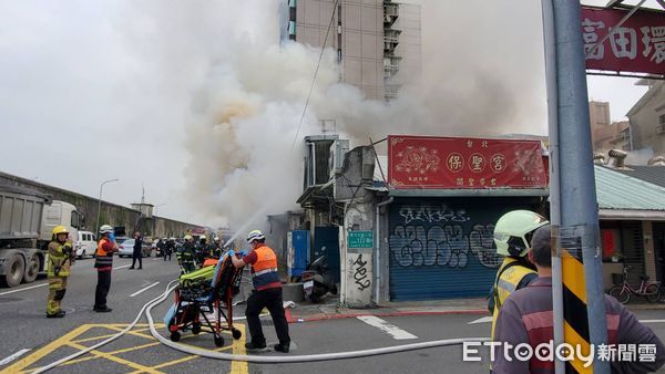 ▲台北市大同區環河北路二段一處平房發生火警。（圖／記者黃彥傑攝，下同）