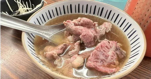 「溫體牛肉湯」是台南馳名全台的招牌美食之一，不過近日恐怕將迎來一波價格調漲。（示意圖／報系資料照）