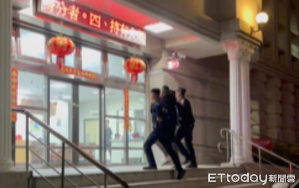 ▲▼       抖音網紅安哥公司遭潑漆      。（圖／記者翁伊森翻攝）