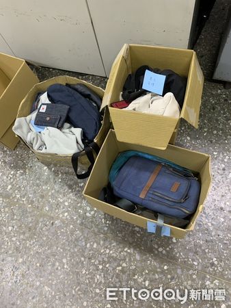 ▲民眾拾獲物品送交恆春警分局墾丁派出所          。（圖／記者陳崑福翻攝）