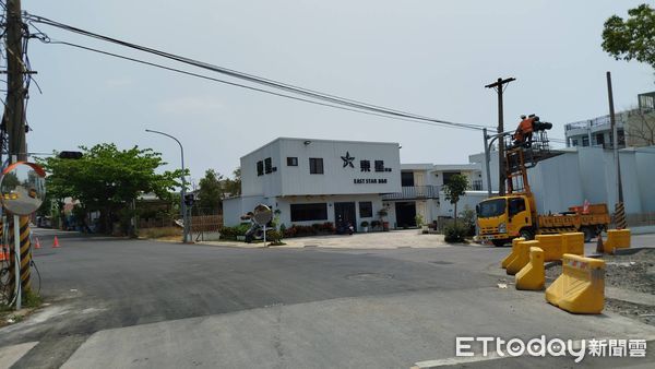 ▲琉球鄉首座交通號誌設在全德國小旁的復興路與相埔路口             。（圖／記者陳崑福翻攝）