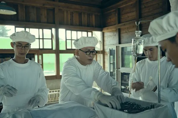 ▲《星空下的黑潮島嶼》由曹佑寧、夏騰宏、王識賢、吳念軒和黃河主演。（圖／Hami Video提供）