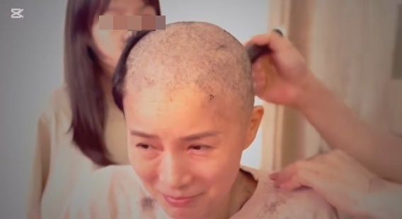 ▲吳文忻乳癌第4期「忍淚剃頭」！　曾想在家等死&hellip;為2女兒轉念化療。（圖／翻攝自吳文忻IG）