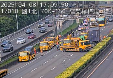 ▲▼            國道1號南下69.９公里處楊梅交流道今(8日)下午4時23分發生車禍 。（圖／翻攝自高速公路1968）