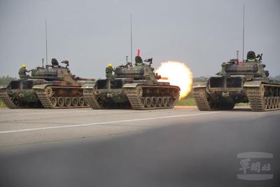 強化訓練成效　CM11戰車「組集火」實彈射擊