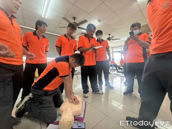 ▲南消第二大隊4月8日、10日將舉辦緊急救護技術員教育訓練，不僅涵蓋基本救命術，同時分享精神急症患者的處置方式，以應對現場突發狀況。（圖／記者林東良翻攝，下同）