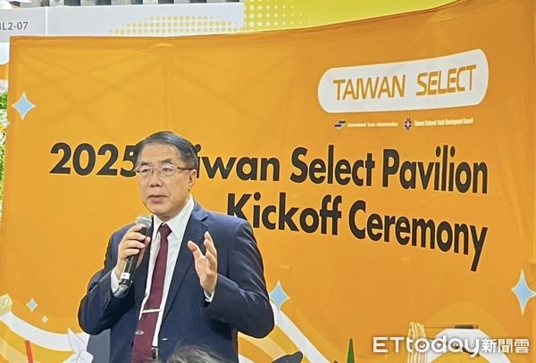 ▲2025新加坡國際食品展盛大開幕，黃偉哲市長親自率領台南6家本地農漁產品企業組成「台南隊」，在台南館展區，再次拓展台南市農特產品進軍新加坡食品通路。（圖／記者林東良翻攝，下同）