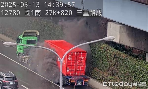 ▲▼3月13日國1北上27.8K發生半聯結車起火。（圖／高公局提供）