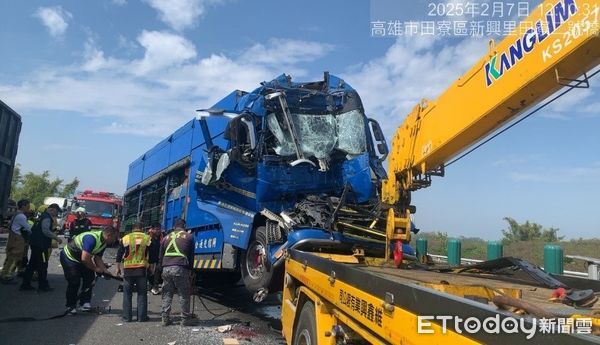 ▲▼2月7日國3南向375.6K發生4輛大貨車追撞事故。（圖／高公局提供）