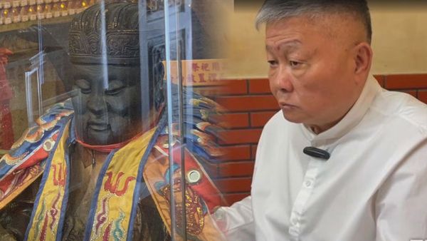 ▲▼ 彰化市無底廟鎮南宮內一尊土地公神像竟撞臉顏清標  。（圖／民眾提供）