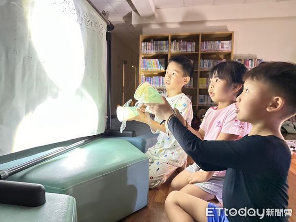 ▲「讓閱讀不只是知識，更是生活中的快樂儀式。」土庫鎮立圖書館第二屆夜宿圖書館，邀請喜歡故事、擁有夢想的小小讀者一起再出發。（圖／記者游瓊華翻攝）