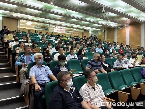 ▲台南市消防局與台南市消防設備師公會，聯合辦理「2025年度上半年消防設備人員及消防安檢人員法令研討與座談會」。（圖／記者林東良翻攝，下同）