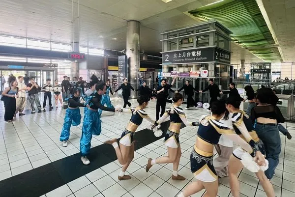 ▲台南應用科大學子高鐵桃園站熱舞
