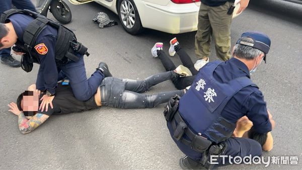 ▲▼持假鈔交易虛擬貨幣被識破！高雄3男互毆爆衝突　警一查雙方都作假。（圖／記者賴文萱翻攝）