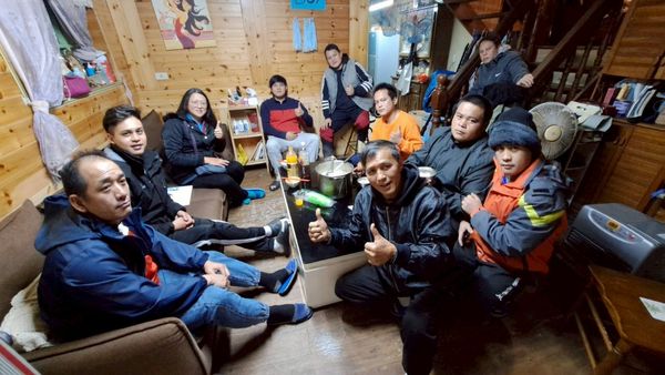 ▲▼台灣黑熊跳下「站立對看」哈凱族人　驚悚出沒桃園！。（圖／林業及自然保育署新竹分署）