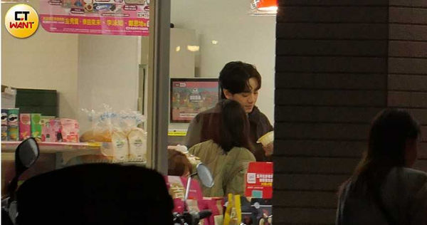 獨家／李友廷兩晚帶女回家　深夜暗巷伸出愛的小手