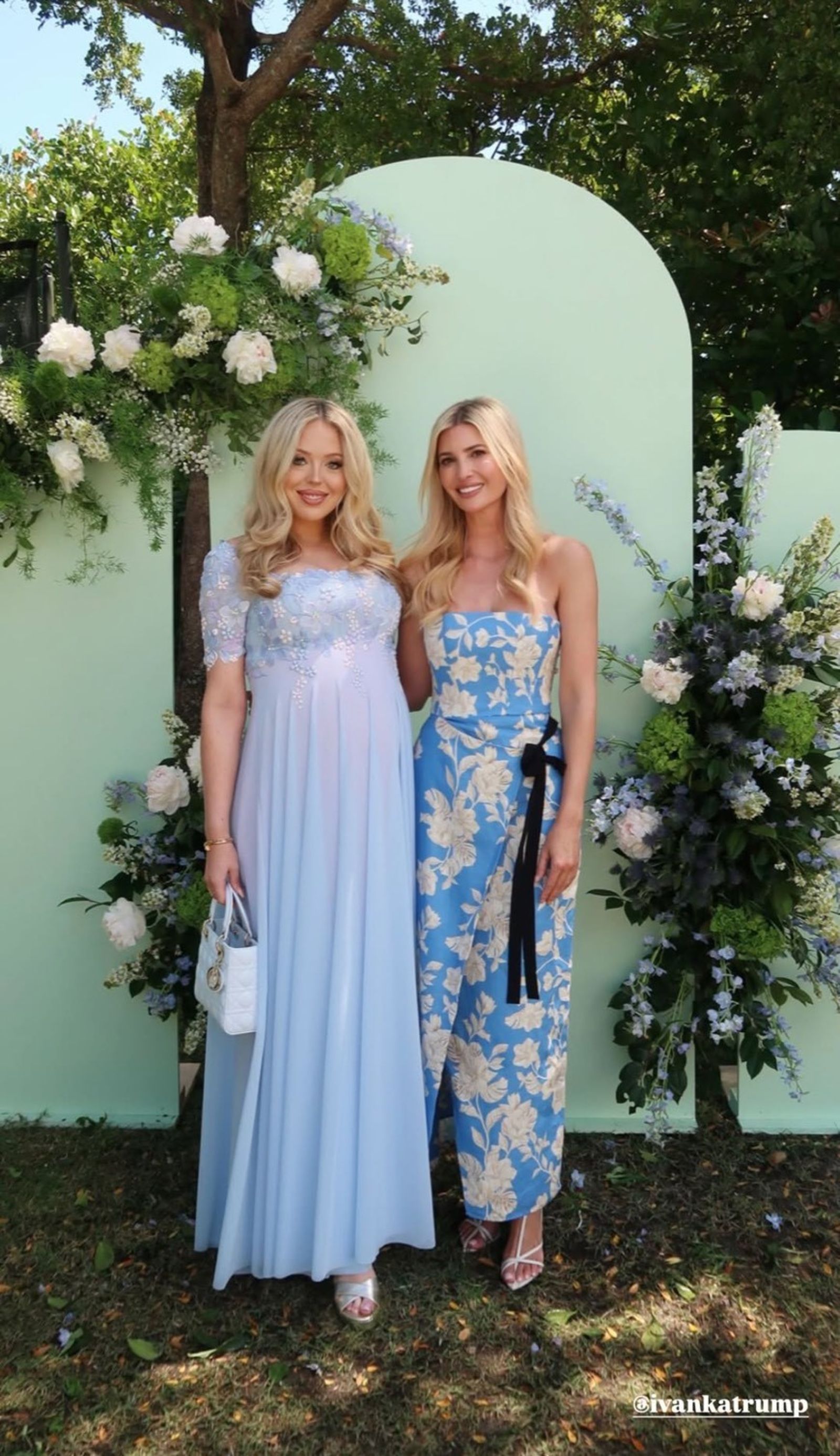 蒂芬妮（左）和伊凡卡（右）姐妹感情相當好。（翻攝ivankatrump IG）