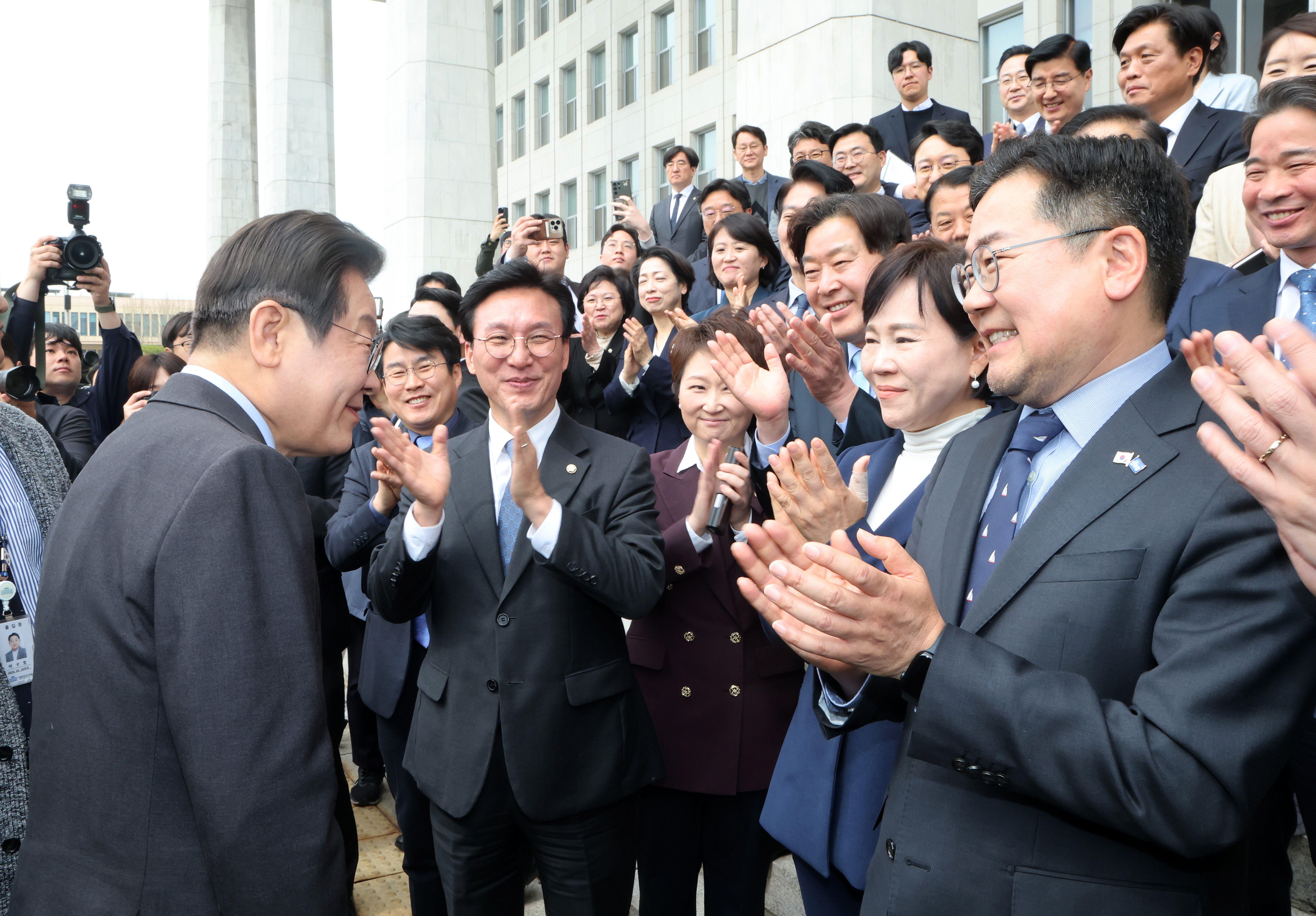 ▲▼李在明9日辭去共同民主黨黨代表、投入參選程序，由黨院內代表朴贊大暫執黨鞭。（圖／達志影像）