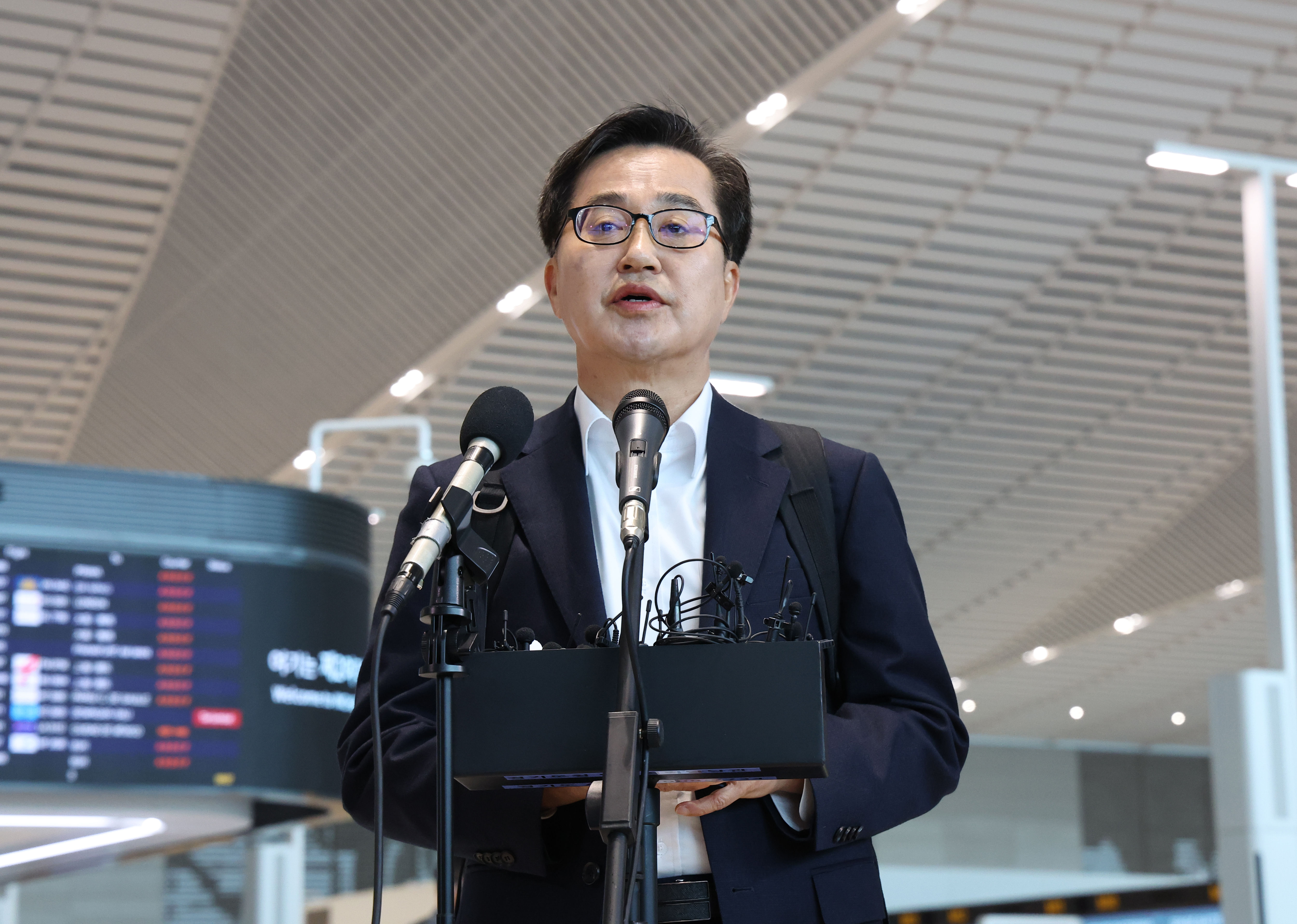 ▲▼京畿道知事金東兗9日在仁川國際機場宣布參選總統。（圖／達志影像）