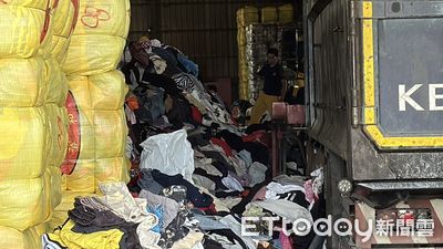 快訊／高雄回收場2樓高「舊衣山」坍塌　1女遭活埋搶救中