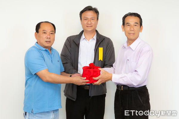 ▲南市區漁會依據《漁會選舉罷免辦法》順利完成選舉作業，圓滿選出新任理事長方裕豐、常務監事鄭奐彬，並由全體理事同意聘任原總幹事林鈺昕續任。（圖／記者林東良翻攝，下同）