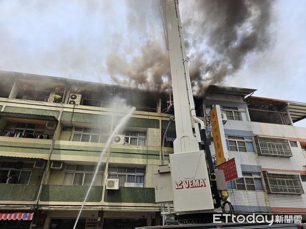 ▲▼            南投縣草屯鎮大成街一處連棟透天民宅發生火警 。（圖／記者高堂堯攝，下同）