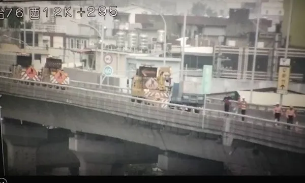 ▲台76線11.9K上午小貨車追撞緩撞車。（圖／翻攝自國道1968）