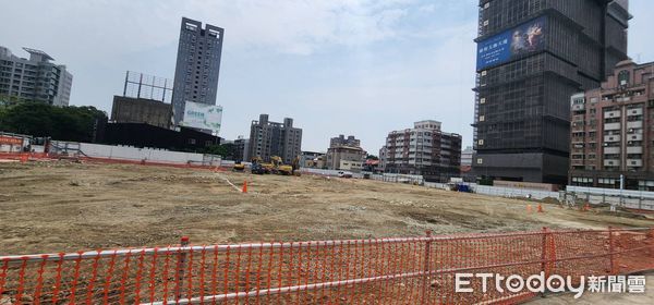 ▲台中101,置地廣場。（圖／記者游瓊華攝）