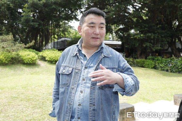 ▲▼歌手陳昶均《一夜情愁》發片記者會，近日宣布離婚的資深演員徐亨出席相挺。（圖／記者湯興漢攝）