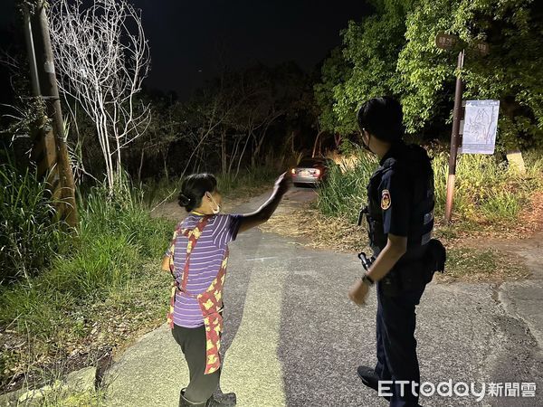▲▼高雄一名婦人，昨（8）日晚間獨自開車前往岡山區狗園餵毛小孩，因道路施工臨時改道，不慎在燕巢偏僻山區迷失方向，警方根據根據電桿編號定位，順利成功找到受困的婦人。（圖／記者吳世龍翻攝）