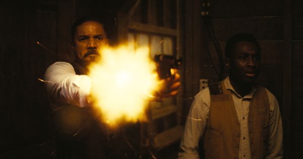 ▲《罪人》麥可&middot;B&middot;喬丹更1人飾演2角。（圖／華納提供）