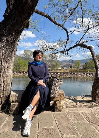 ▲崔佩儀跟同學們一起吃法國餐。（圖／崔佩儀提供）