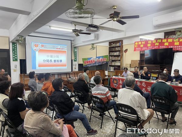 ▲▼   金蘭社區治安會議  「百斬車手專案」宣導  。（圖／中埔分局提供）