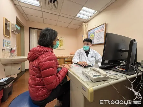 ▲▼花蓮門諾醫院推出「疫苗門診」，民眾透過直通門診減少排隊等待的時間，經由家醫科醫師評估身體狀況即可施打。（圖／門諾醫院提供，下同）