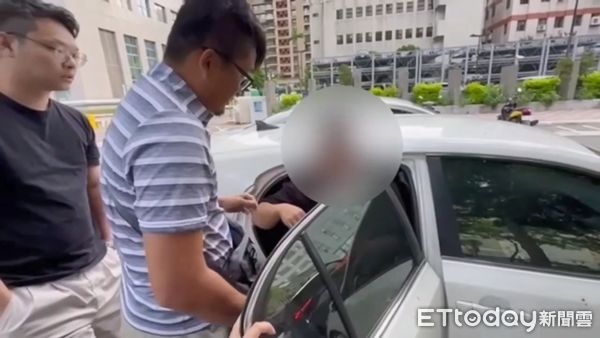 ▲警方逮捕假冒投資名人胡立陽的黑幫詐團。（圖／記者張君豪翻攝）