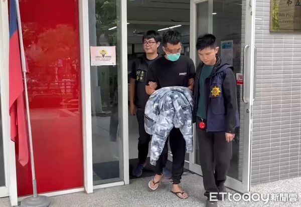 ▲警方逮捕假冒投資名人胡立陽的黑幫詐團。（圖／記者張君豪翻攝）